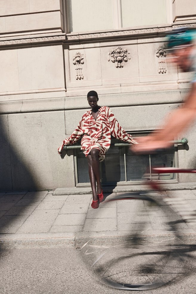 Платье оверсайз с завязками H&M, бежевый
Платье оверсайз с завязками H&M, бежевый