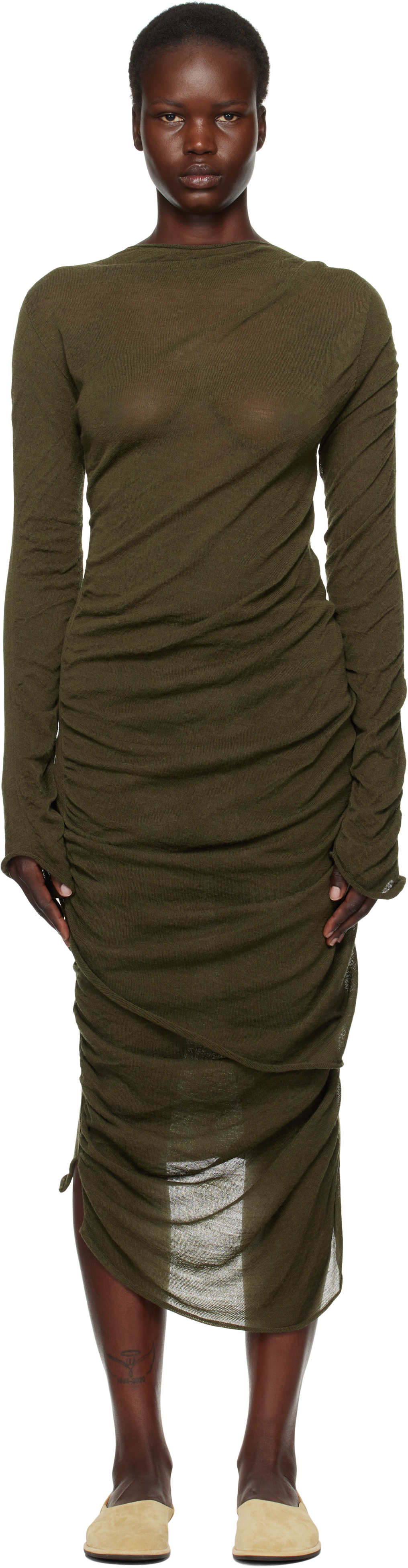 Зеленое неоднозначное шерстяное платье миди ISSEY MIYAKE
Зеленое неоднозначное шерстяное платье миди ISSEY MIYAKE