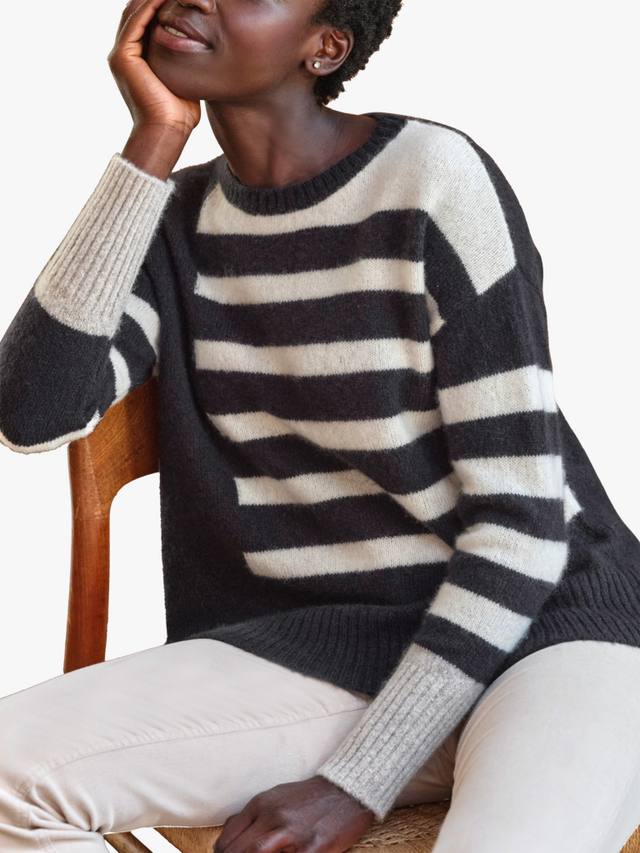 Шерстяной джемпер в полоску из плотной ткани Pure Collection, цвет Ivory/Black
Шерстяной джемпер в полоску из плотной ткани Pure Collection, цвет Ivory/Black