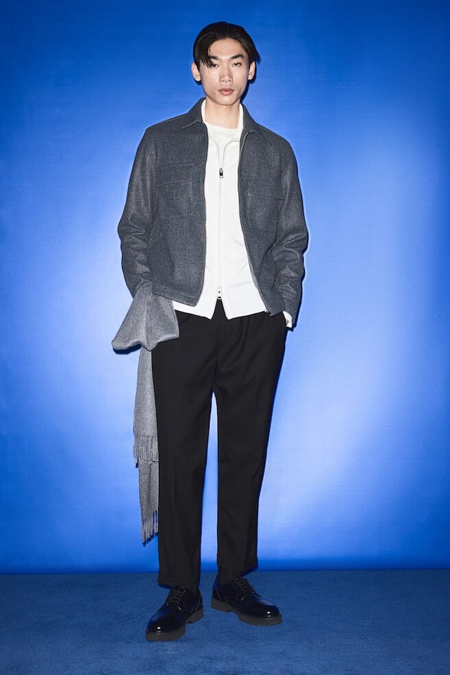 Элегантные брюки приталенного кроя H&M, черный
Элегантные брюки приталенного кроя H&M, черный