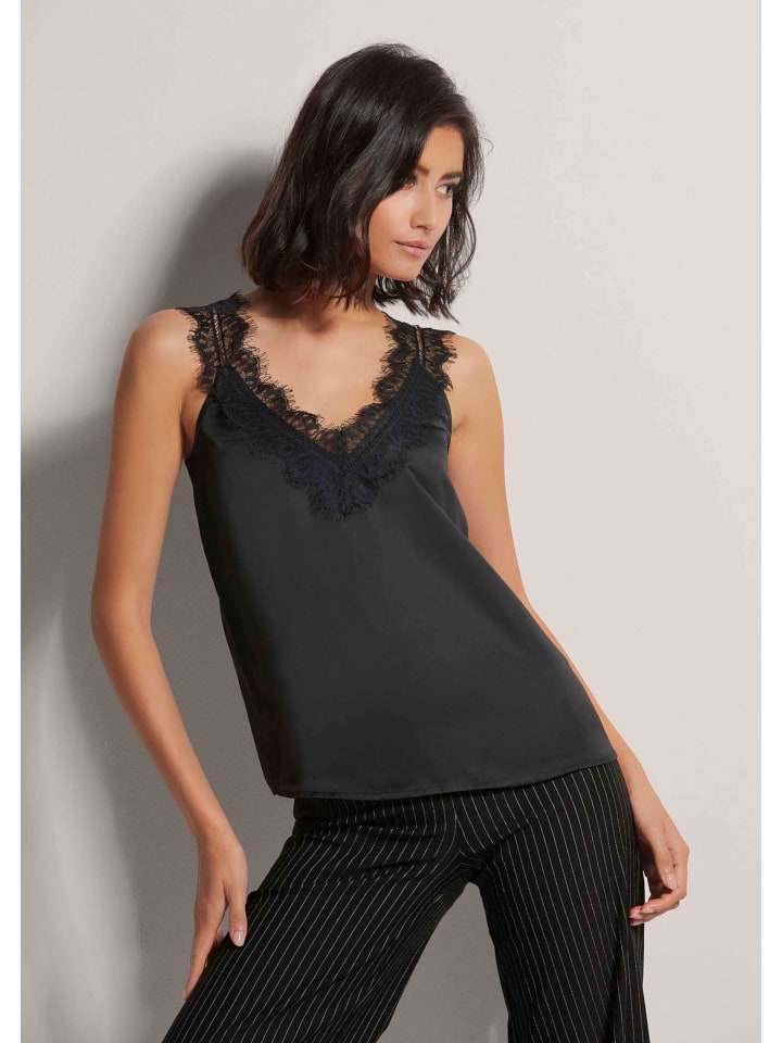 MADELEINE Атласный топ с кружевом черного цвета
MADELEINE Атласный топ с кружевом черного цвета