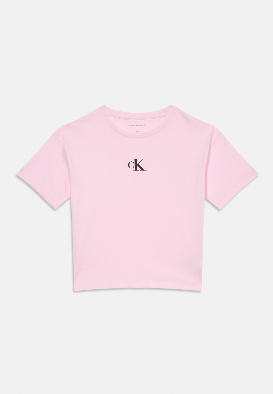 Футболка Calvin Klein Jeans LOGO BOXY, Pearly Pink/Light Pink, Белый, Футболка Calvin Klein Jeans LOGO BOXY, Pearly Pink/Light Pink
Футболка Calvin Klein Jeans LOGO BOXY, Pearly Pink/Light Pink, Белый, Футболка Calvin Klein Jeans LOGO BOXY, Pearly Pink/Light Pink