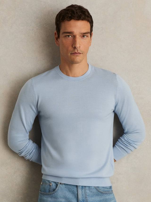 Фиттед джемпер из шерсти Wessex Reiss, Soft Blue
Фиттед джемпер из шерсти Wessex Reiss, Soft Blue