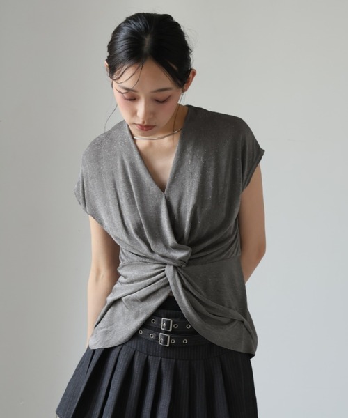 Топ с французским узлом на рукаве Ulysses, серый
Топ с французским узлом на рукаве Ulysses, серый