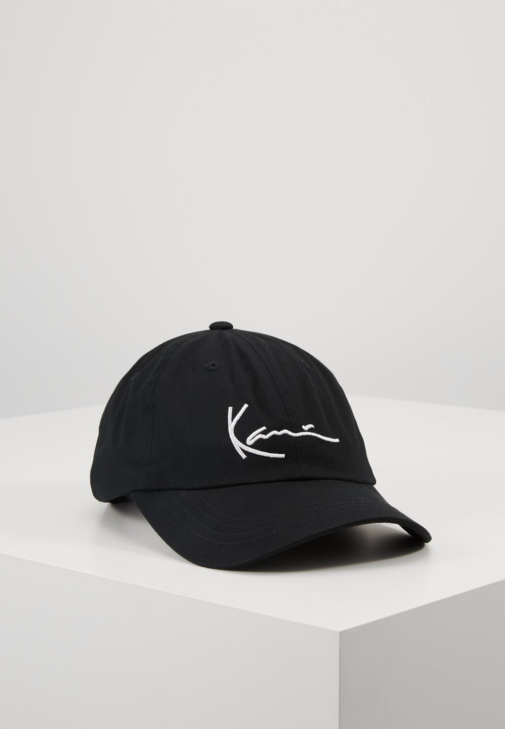 Кепка SIGNATURE Karl Kani, черный/белый
Кепка SIGNATURE Karl Kani, черный/белый