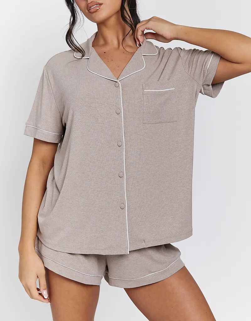 Короткий пижамный комплект Loungeable Ladies в традиционном стиле с отделкой в рубчик, овсяного цвета
Короткий пижамный комплект Loungeable Ladies в традиционном стиле с отделкой в рубчик, овсяного цвета