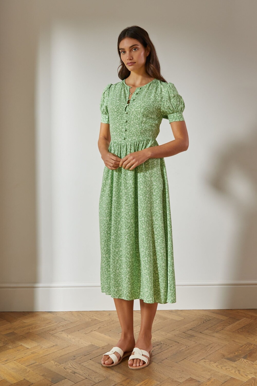 Зеленое платье с цветочным принтом и короткими рукавами Willow Albaray, зеленый
Зеленое платье с цветочным принтом и короткими рукавами Willow Albaray, зеленый