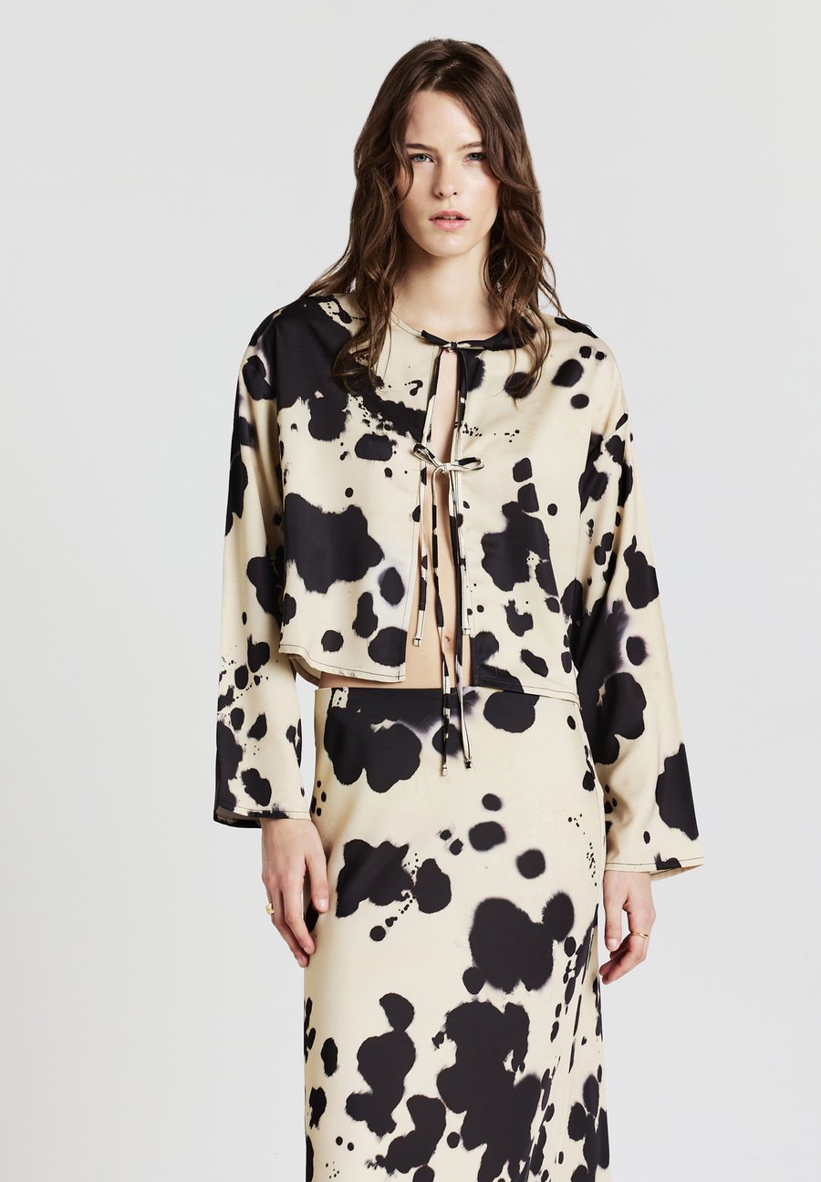 Блуза Calliope Blouse, Var Bianco Panna/Off-White
Блуза Calliope Blouse, Var Bianco Panna/Off-White