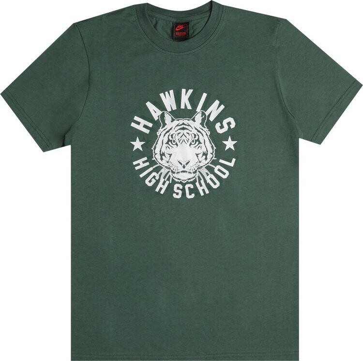 Футболка Nike x Stranger Things Hawkins High Tee 'Fir/Sail', зеленый
Футболка Nike x Stranger Things Hawkins High Tee 'Fir/Sail', зеленый