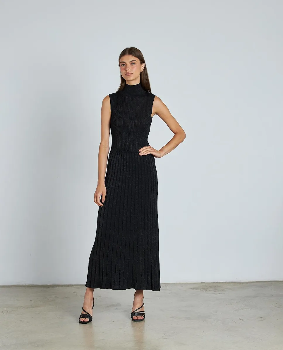 Длинное приталенное платье с металлическим оттенком и длинной расклешенной юбкой Alma en Pena, черный
Длинное приталенное платье с металлическим оттенком и длинной расклешенной юбкой Alma en Pena, черный