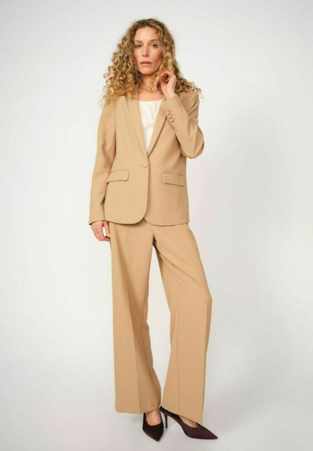 Блейзер PHOEBE MILEY Mos Mosh, коричневый
Блейзер PHOEBE MILEY Mos Mosh, коричневый