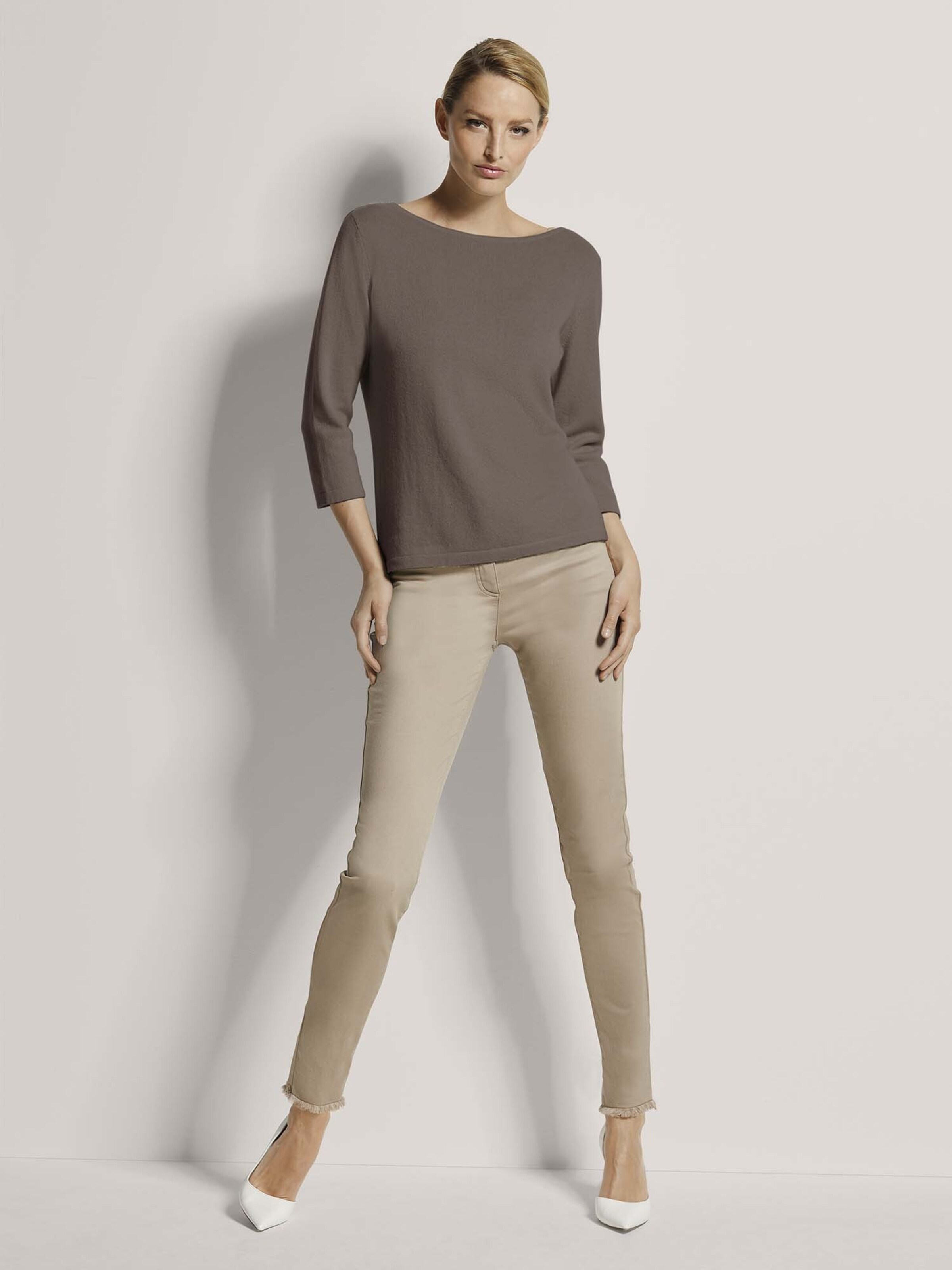 MADELEINE Свитер в бежевом цвете
MADELEINE Свитер в бежевом цвете