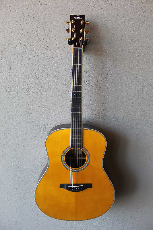 Абсолютно новая концертная акустическая/электрическая гитара Yamaha LL-TA TransAcoustic Jumbo — винтажный оттенок
Абсолютно новая концертная акустическая/электрическая гитара Yamaha LL-TA TransAcoustic Jumbo — винтажный оттенок