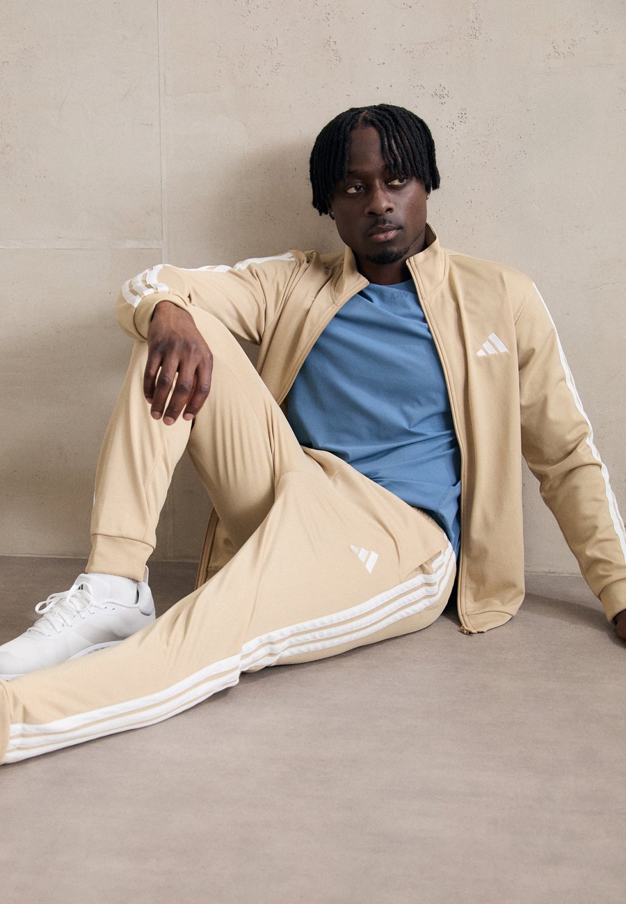 Спортивный костюм Adidas Sportswear M 3S TR TT TS SET, Magic Beige/White/Beige
Спортивный костюм Adidas Sportswear M 3S TR TT TS SET, Magic Beige/White/Beige