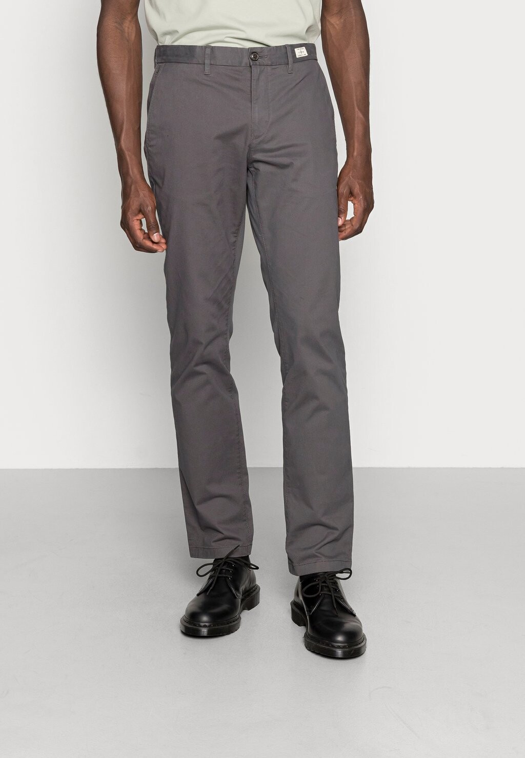 Чино ДЕНТОН Tommy Hilfiger, магнит
Чино ДЕНТОН Tommy Hilfiger, магнит