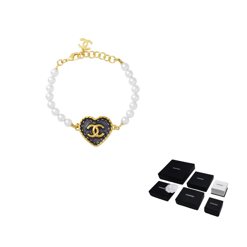 Браслет 1986 1988 cc heart CHANEL
Браслет 1986 1988 cc heart CHANEL