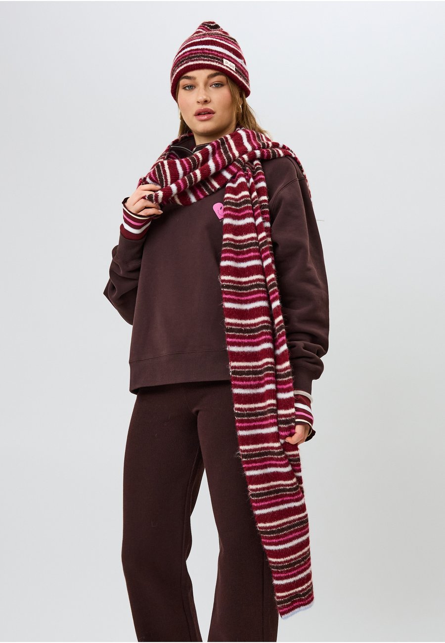 Шарф OH APRIL BEAU , Multicolor Stripe/Red
Шарф OH APRIL BEAU , Multicolor Stripe/Red