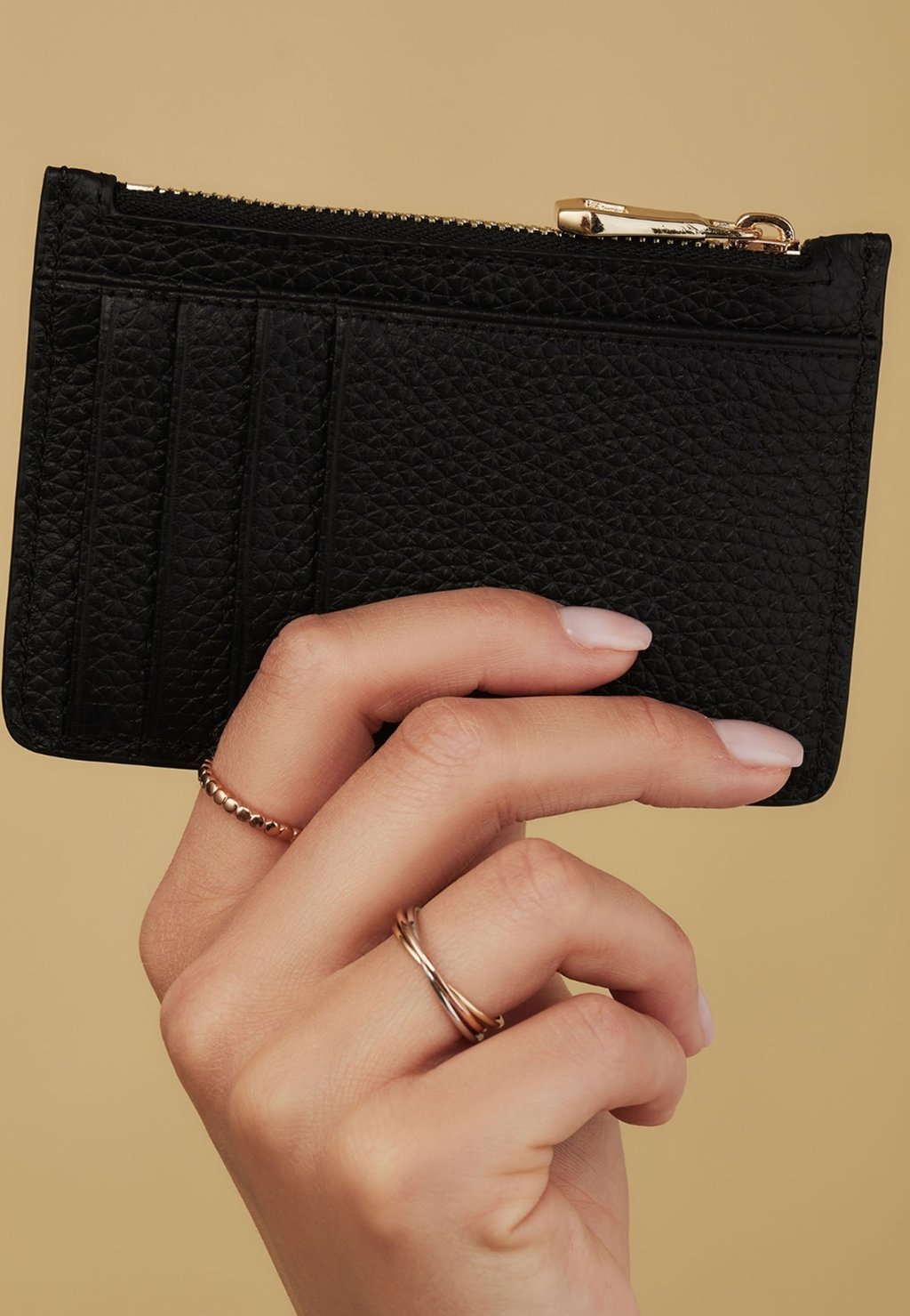 Визитница Isabel Bernard, черный
Визитница Isabel Bernard, черный