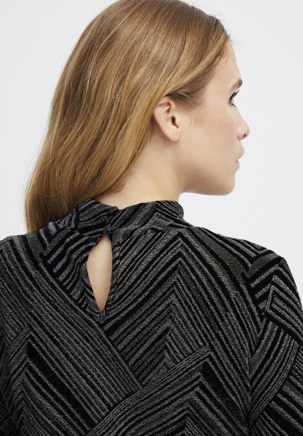 Топ с длинными рукавами PZCAVILA PULZ, серый
Топ с длинными рукавами PZCAVILA PULZ, серый