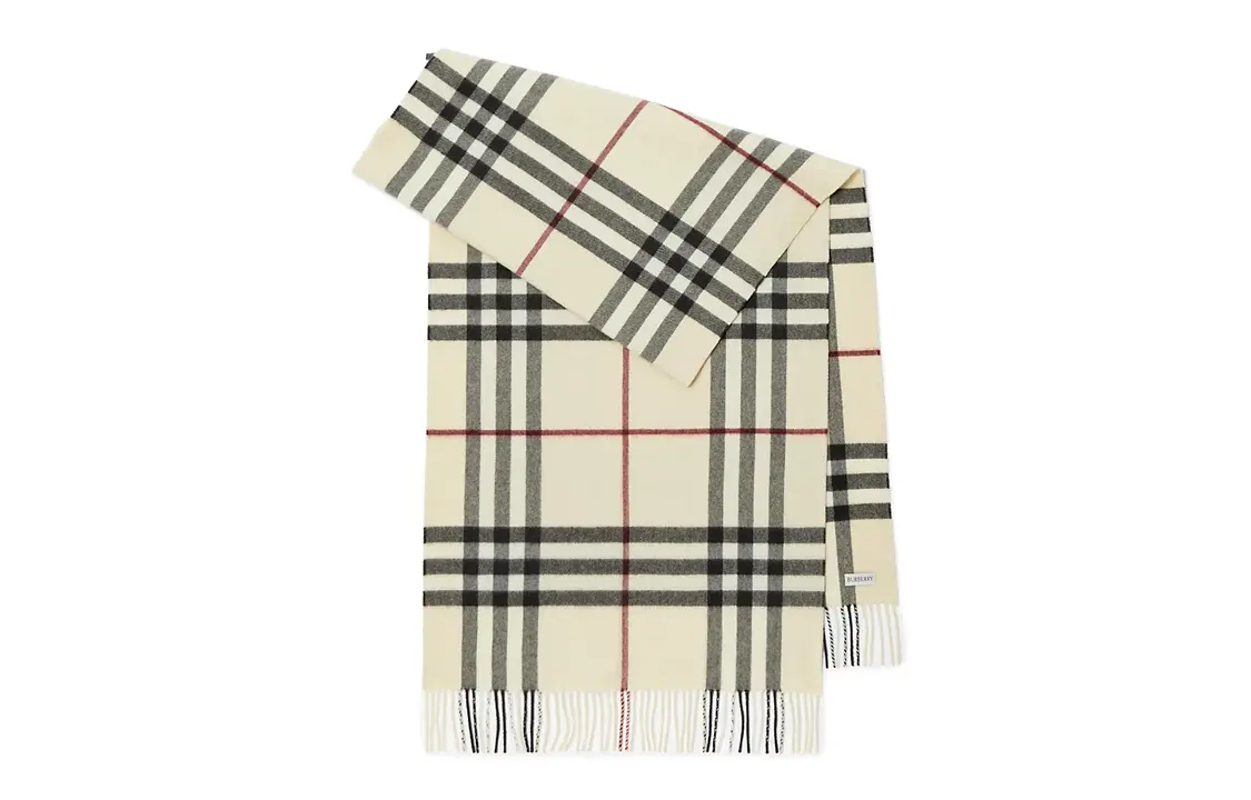 Шарф женский Burberry вязаный, белый / черный
Шарф женский Burberry вязаный, белый / черный