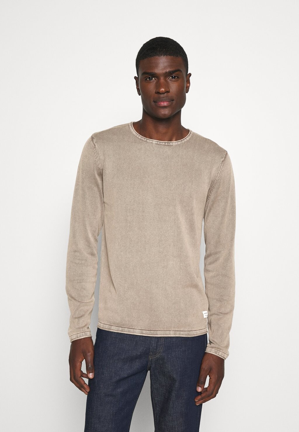 Свитер JJELEO CREW NECK NOOS Jack & Jones, посуда
Свитер JJELEO CREW NECK NOOS Jack & Jones, посуда