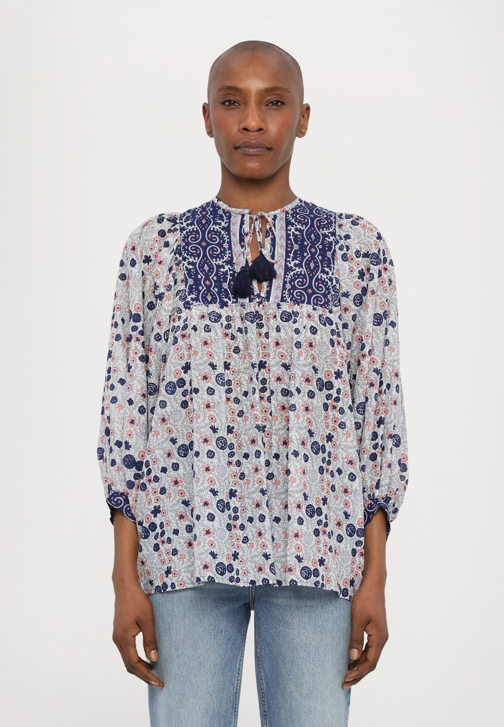 Блуза CHARLIE MILLE, темно-синий
Блуза CHARLIE MILLE, темно-синий