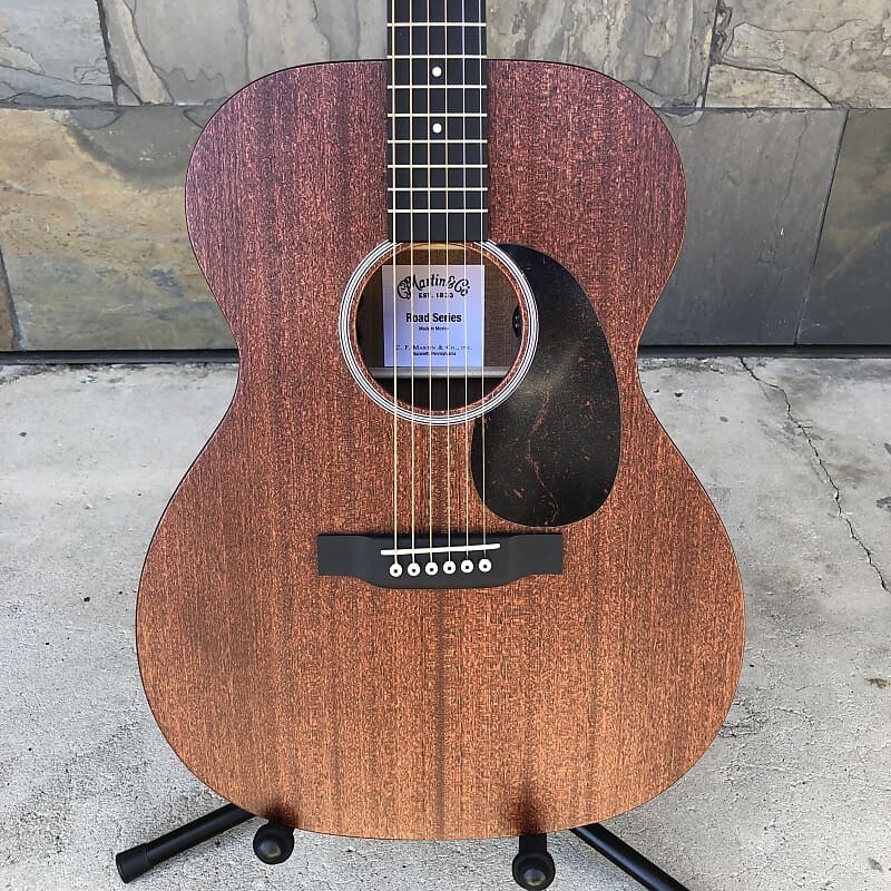 Акустическая гитара Martin 000-10E Road Series Sapele w/soft cs
Акустическая гитара Martin 000-10E Road Series Sapele w/soft cs