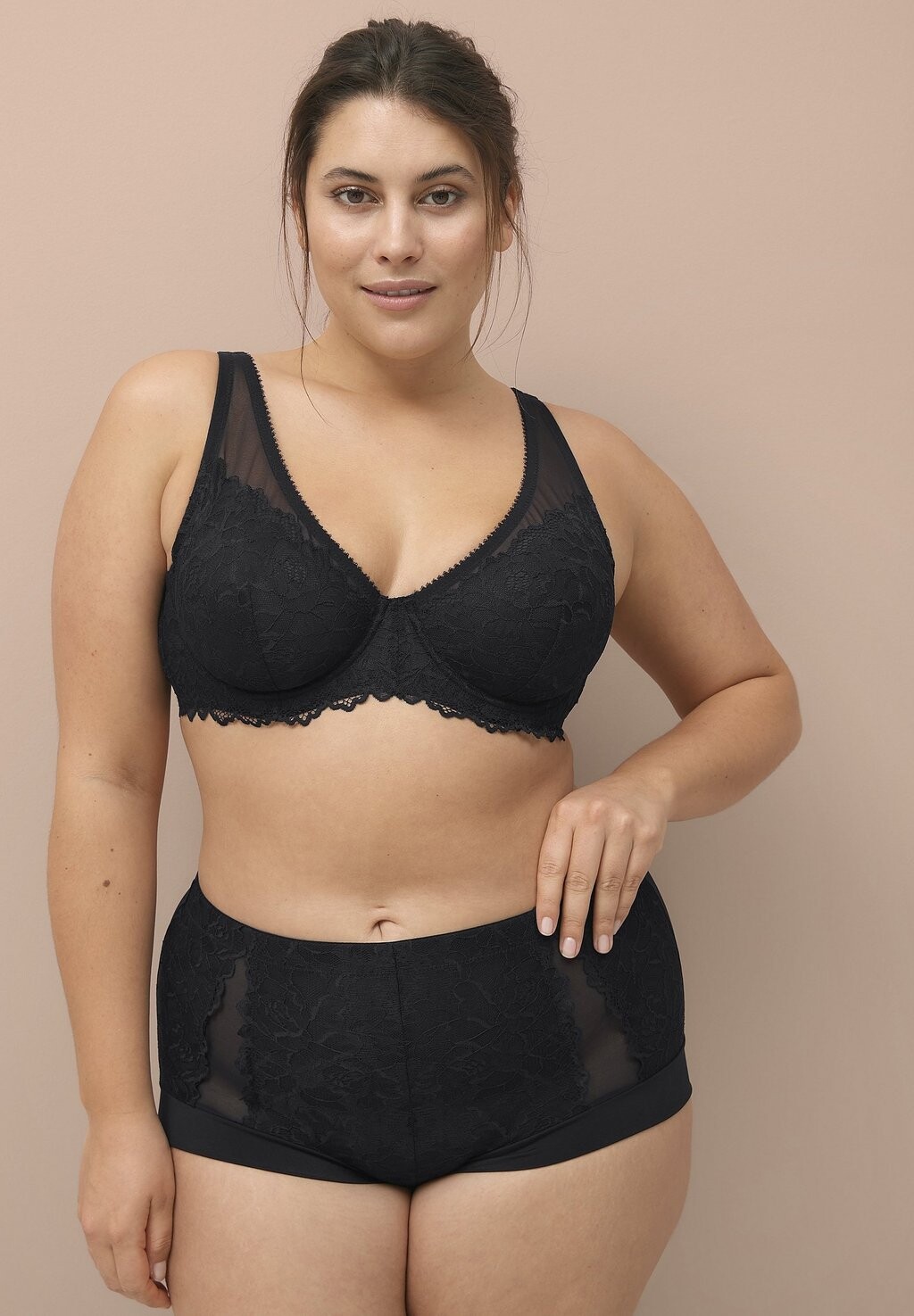 Бюстгальтер на косточках LEILANI Ellos Plus collection, черный
Бюстгальтер на косточках LEILANI Ellos Plus collection, черный