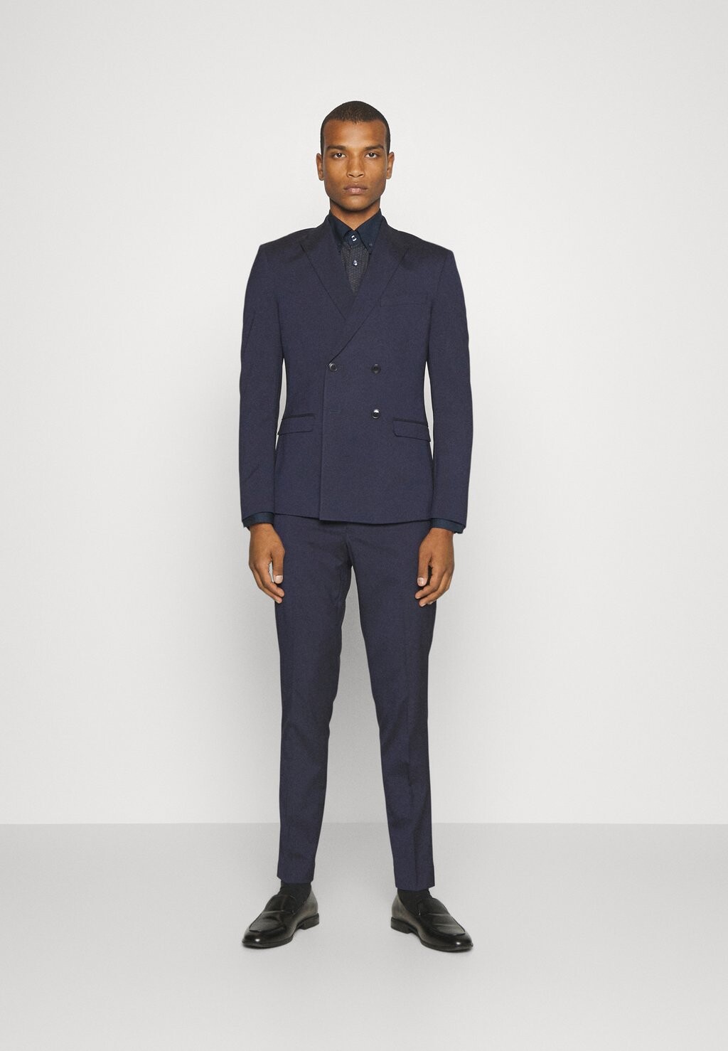 Костюм DOUBLE BREASTED PLAIN SLIM FIT SUIT Isaac Dewhirst, цвет navy
Костюм DOUBLE BREASTED PLAIN SLIM FIT SUIT Isaac Dewhirst, цвет navy