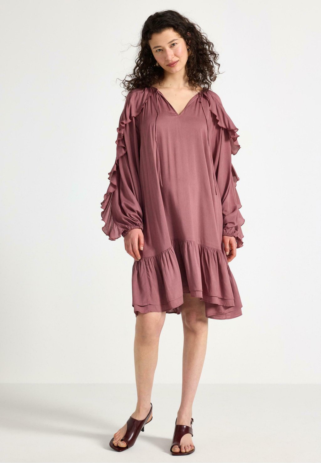 Повседневное платье WITH FLOUNCES Lindex, фуксия
Повседневное платье WITH FLOUNCES Lindex, фуксия