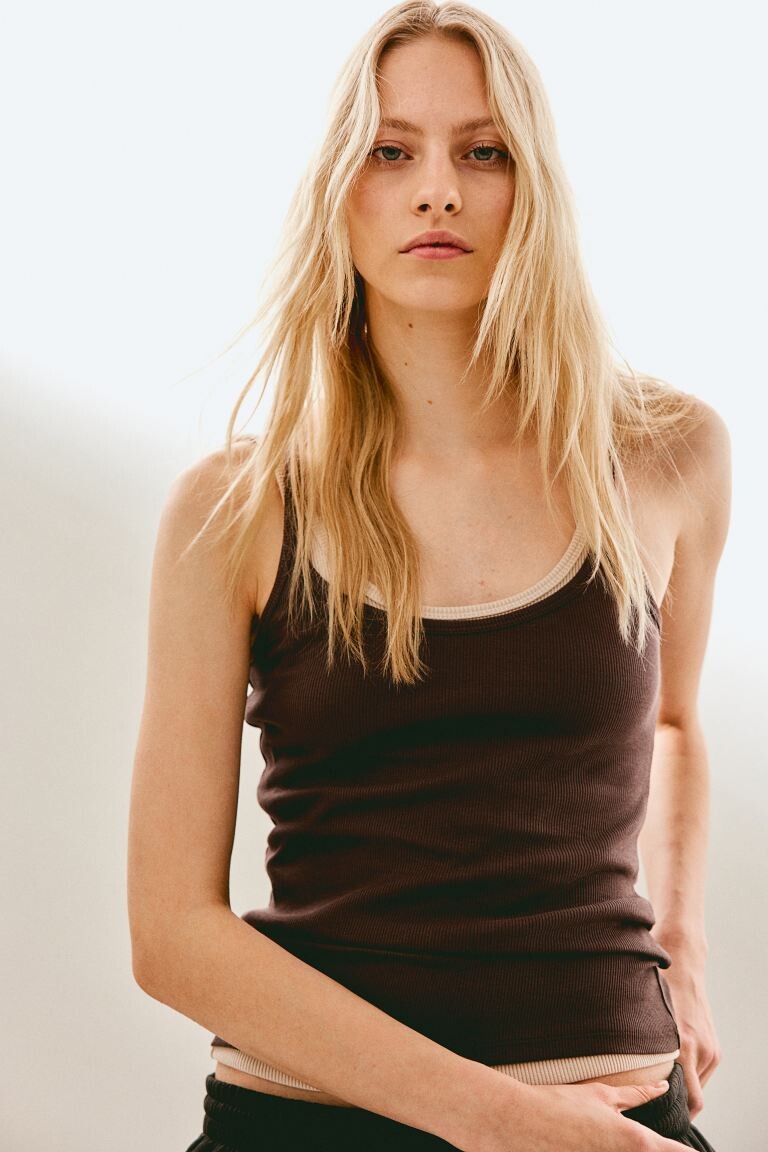 Майка в рубчик H&M, коричневый
Майка в рубчик H&M, коричневый