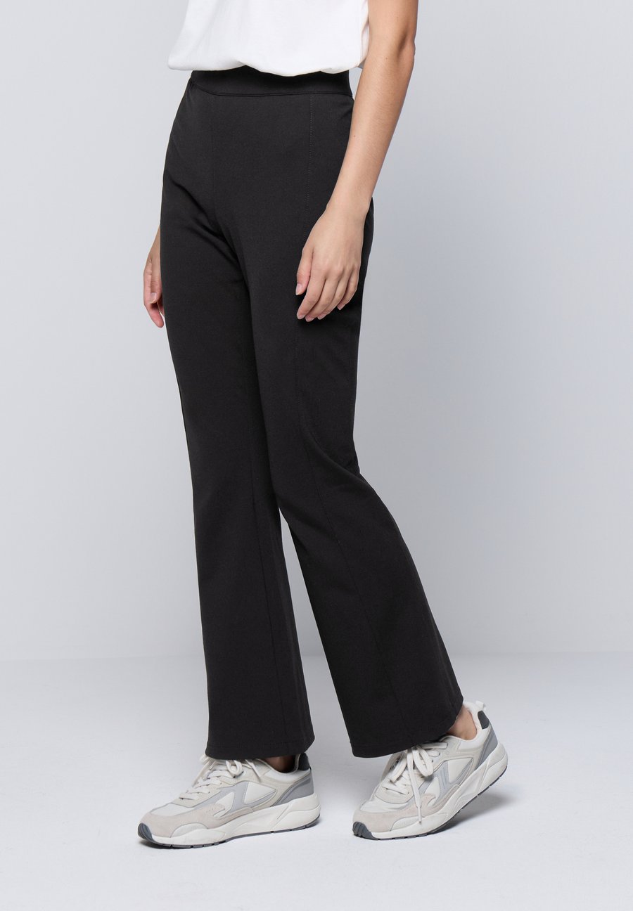 Брюки Street One Studio ROMA, Schwarz/Anthracite
Брюки Street One Studio ROMA, Schwarz/Anthracite