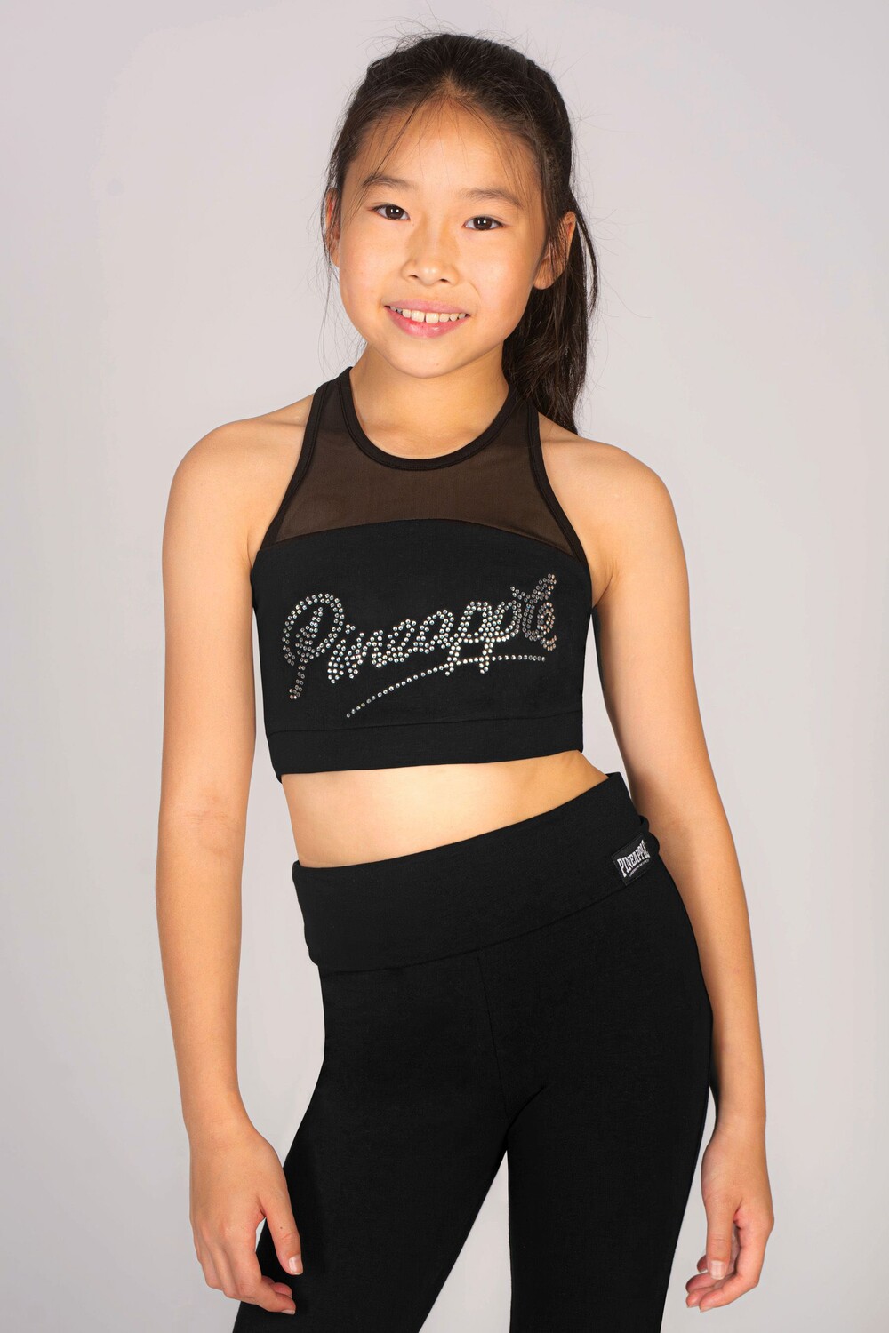 Укороченный топ для девочек с сетчатой вставкой и логотипом Pineapple, черный
Укороченный топ для девочек с сетчатой вставкой и логотипом Pineapple, черный