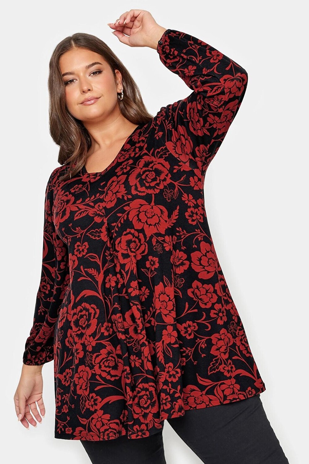 Блузка больших размеров из лайкры с V-образным вырезом и длинными рукавами, эластичными запястьями и юбкой с рюшами 321230 Stil Diva
Блузка больших размеров из лайкры с V-образным вырезом и длинными рукавами, эластичными запястьями и юбкой с рюшами 321230 Stil Diva