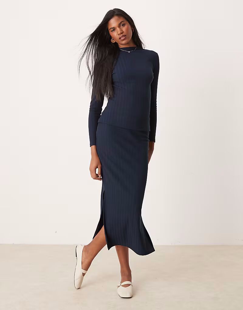 Топ Vila с длинными рукавами и воротником-стойкой, темно-синего цвета
Топ Vila с длинными рукавами и воротником-стойкой, темно-синего цвета