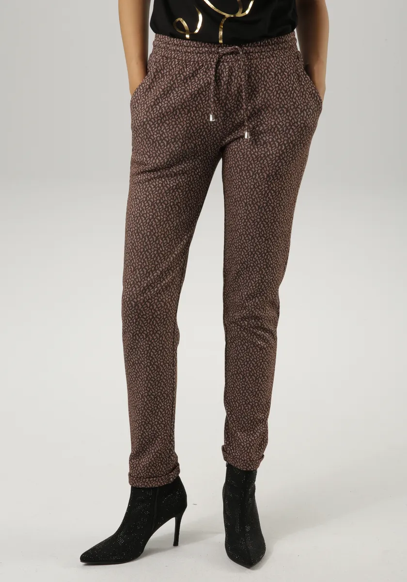 Брюки Aniston CASUAL без застежки, принт по всей поверхности, украшенный блестящими нитками - НОВАЯ КОЛЛЕКЦИЯ, серебристый
Брюки Aniston CASUAL без застежки, принт по всей поверхности, украшенный блестящими нитками - НОВАЯ КОЛЛЕКЦИЯ, серебристый