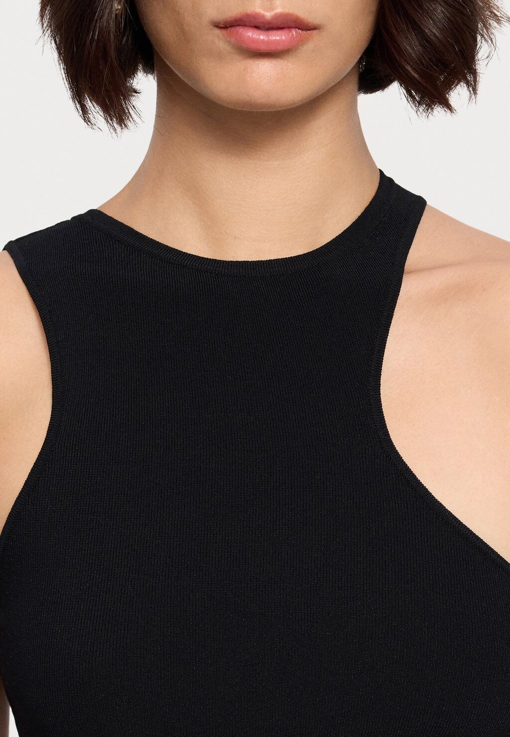 Топ OVAL CUT MINI Materiel, черный
Топ OVAL CUT MINI Materiel, черный