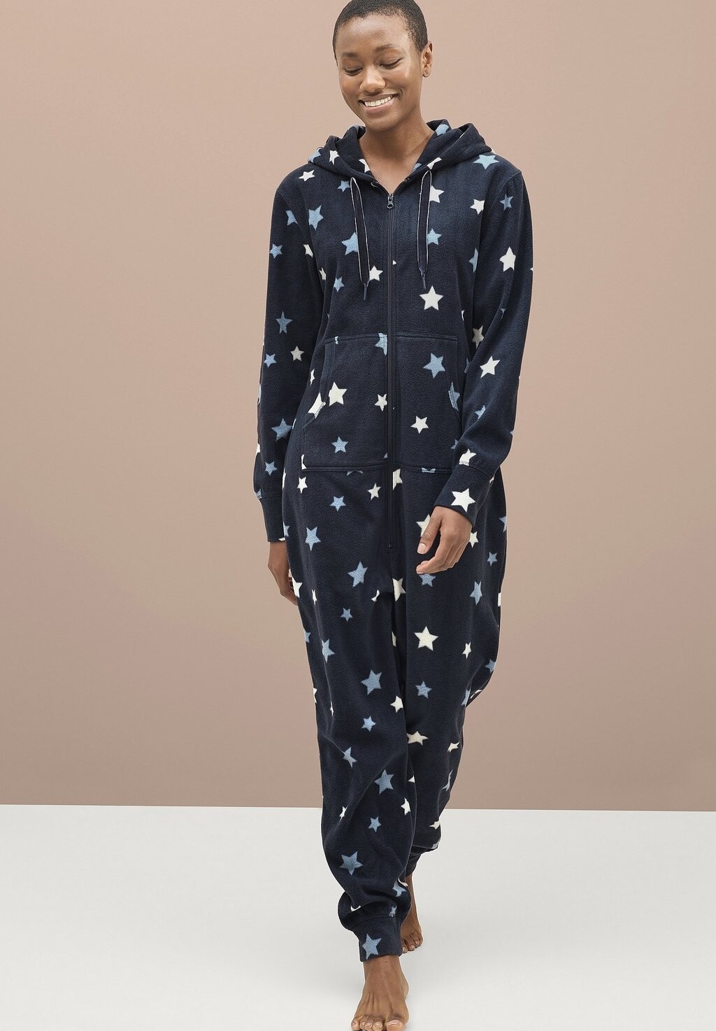 Комбинезон JULIA Ellos Collection, цвет blau gemustert 
Комбинезон JULIA Ellos Collection, цвет blau gemustert