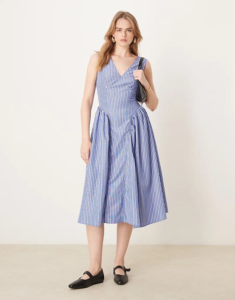 Платье мидакси с v-образным вырезом в синюю полоску Glamorous 
Платье мидакси с v-образным вырезом в синюю полоску Glamorous