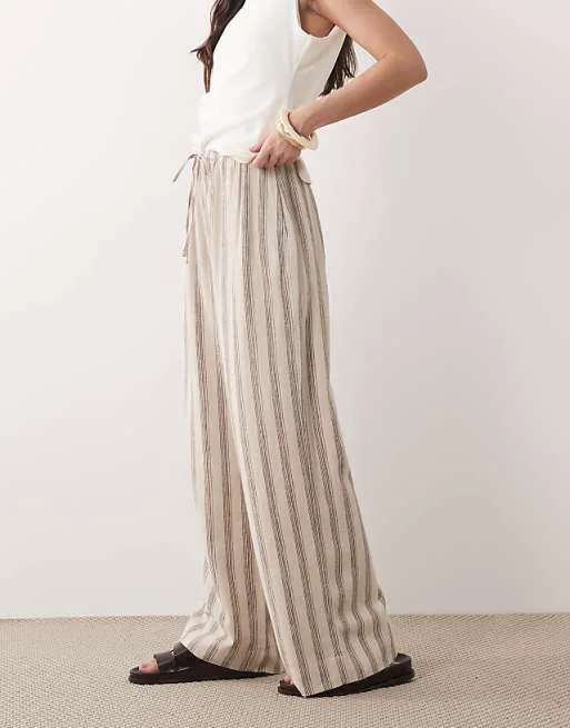 Бежевые брюки без застежек из смесового льна Abercrombie & Fitch
Бежевые брюки без застежек из смесового льна Abercrombie & Fitch