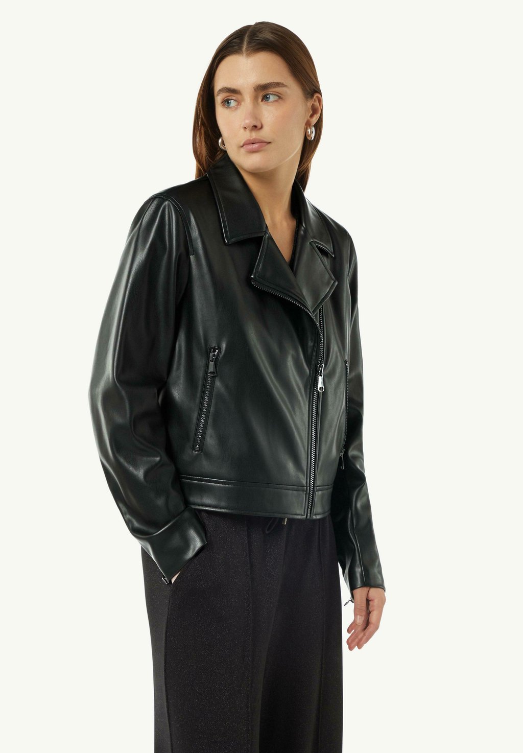 Кожаная куртка KLASSISCHE BIKER comma casual identity, черный
Кожаная куртка KLASSISCHE BIKER comma casual identity, черный