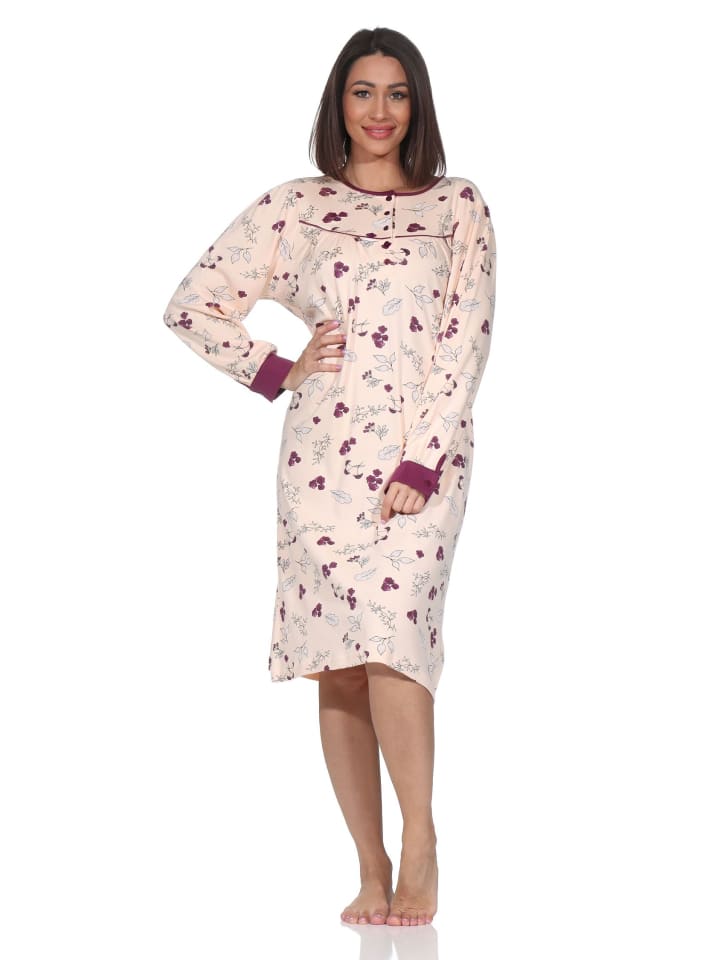 Ночная рубашка с длинными рукавами, классический дизайн, застежка на пуговицы на шее, абрикосового цвета. NORMANN
Ночная рубашка с длинными рукавами, классический дизайн, застежка на пуговицы на шее, абрикосового цвета. NORMANN