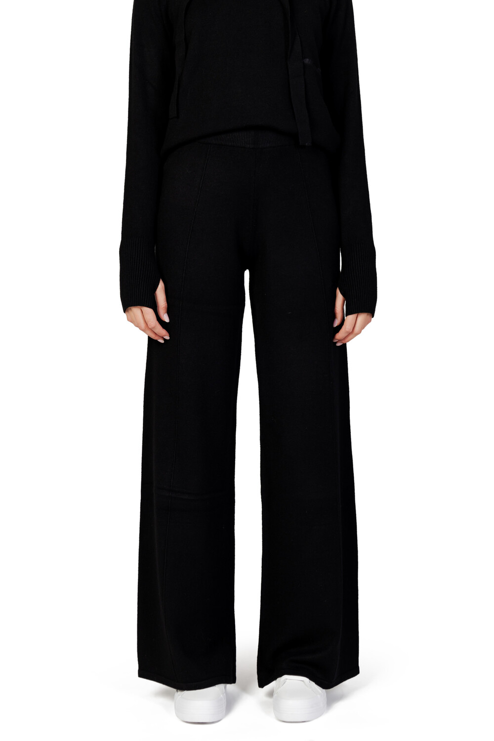 Брюки женские HINNOMINATE широкие, черный
Брюки женские HINNOMINATE широкие, черный