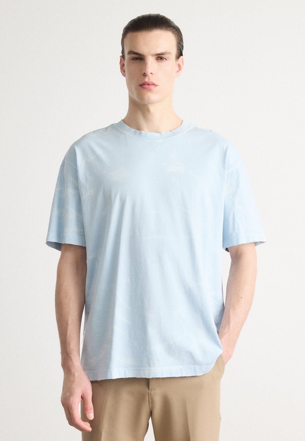 Футболка с принтом NUSTROYO HUGO, синий
Футболка с принтом NUSTROYO HUGO, синий