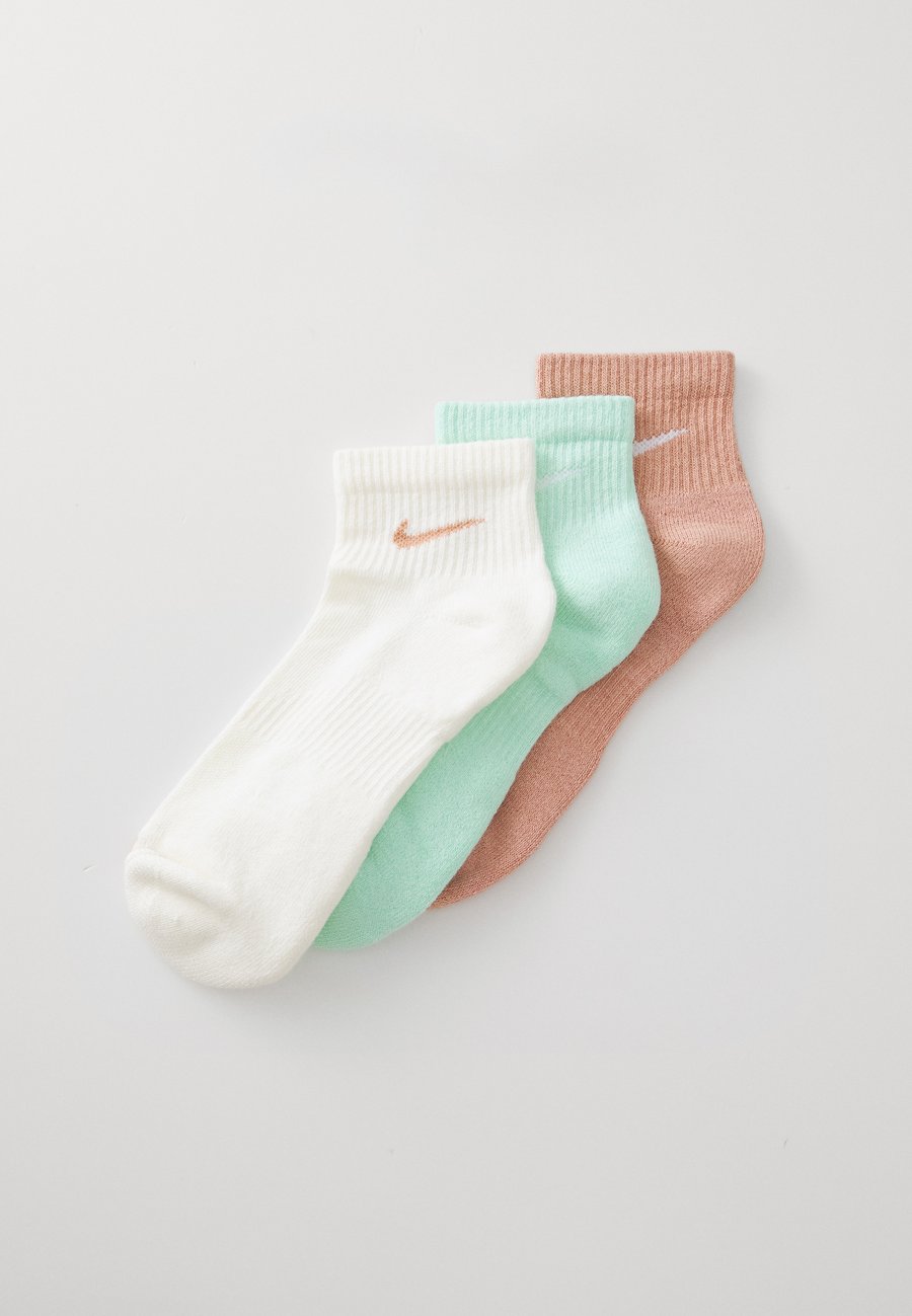 Носки Nike Performance EVERYDAY PLUS CUSHIONED ANKLE 3 PACK UNISEX , Mintfoam//Rosegold/Sail/Rose Gold-Coloured
Носки Nike Performance EVERYDAY PLUS CUSHIONED ANKLE 3 PACK UNISEX , Mintfoam//Rosegold/Sail/Rose Gold-Coloured