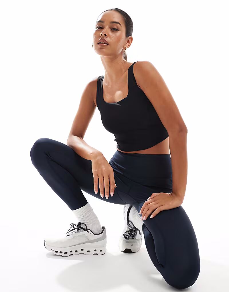 Спортивный топ Agon Squareneck черного цвета
Спортивный топ Agon Squareneck черного цвета