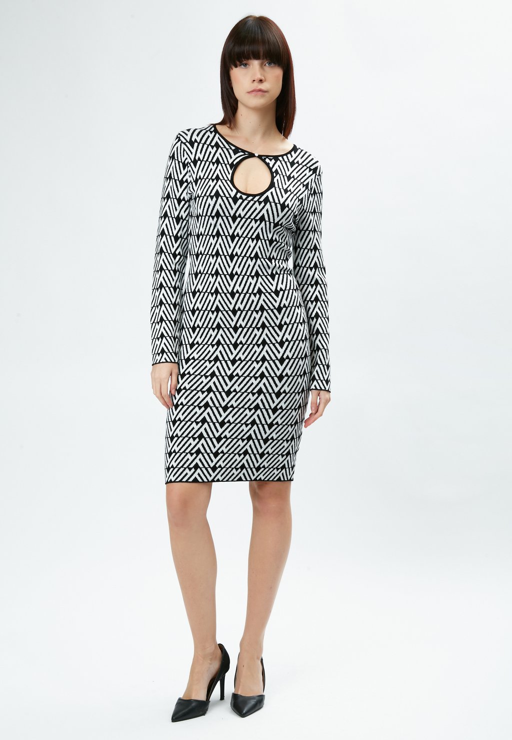 Платье-футляр ALL-OVER CUT-OUT INFLUENCER, черный
Платье-футляр ALL-OVER CUT-OUT INFLUENCER, черный