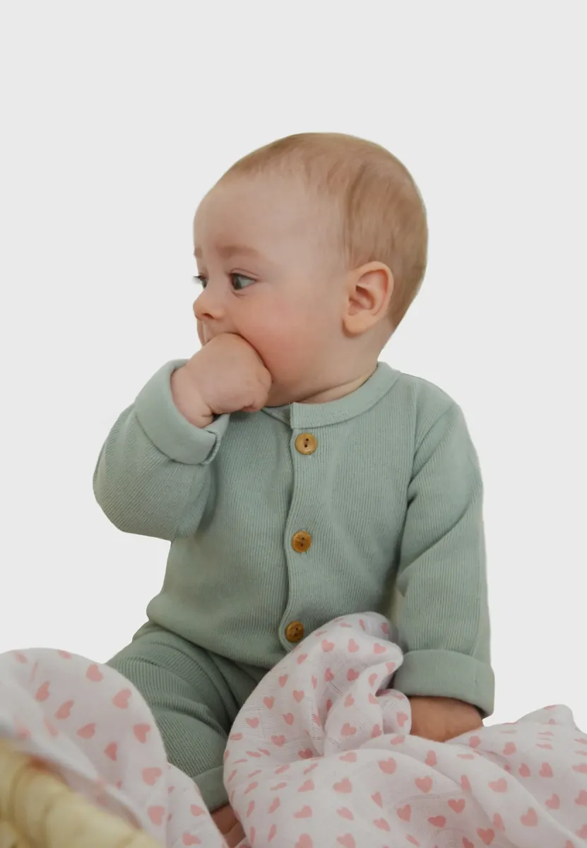 Комбинезон Liliput из мягкого ребристого материала, зеленый
Комбинезон Liliput из мягкого ребристого материала, зеленый