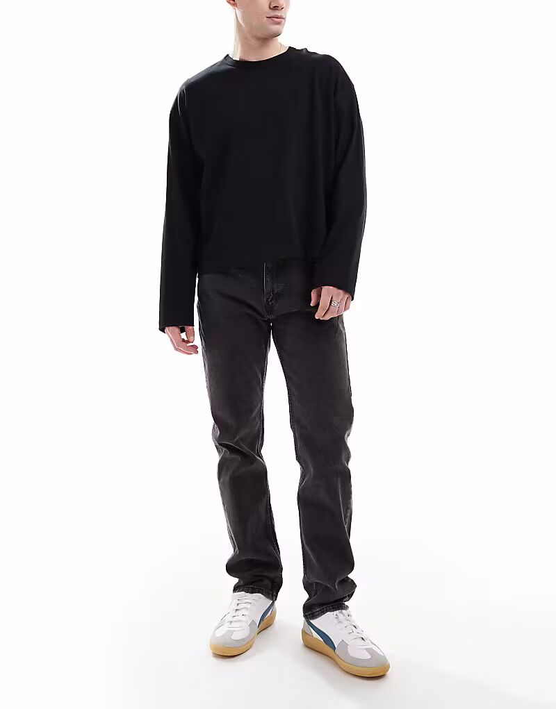 Джинсы Levi's 505 прямого кроя, черного цвета с потертостями
Джинсы Levi's 505 прямого кроя, черного цвета с потертостями