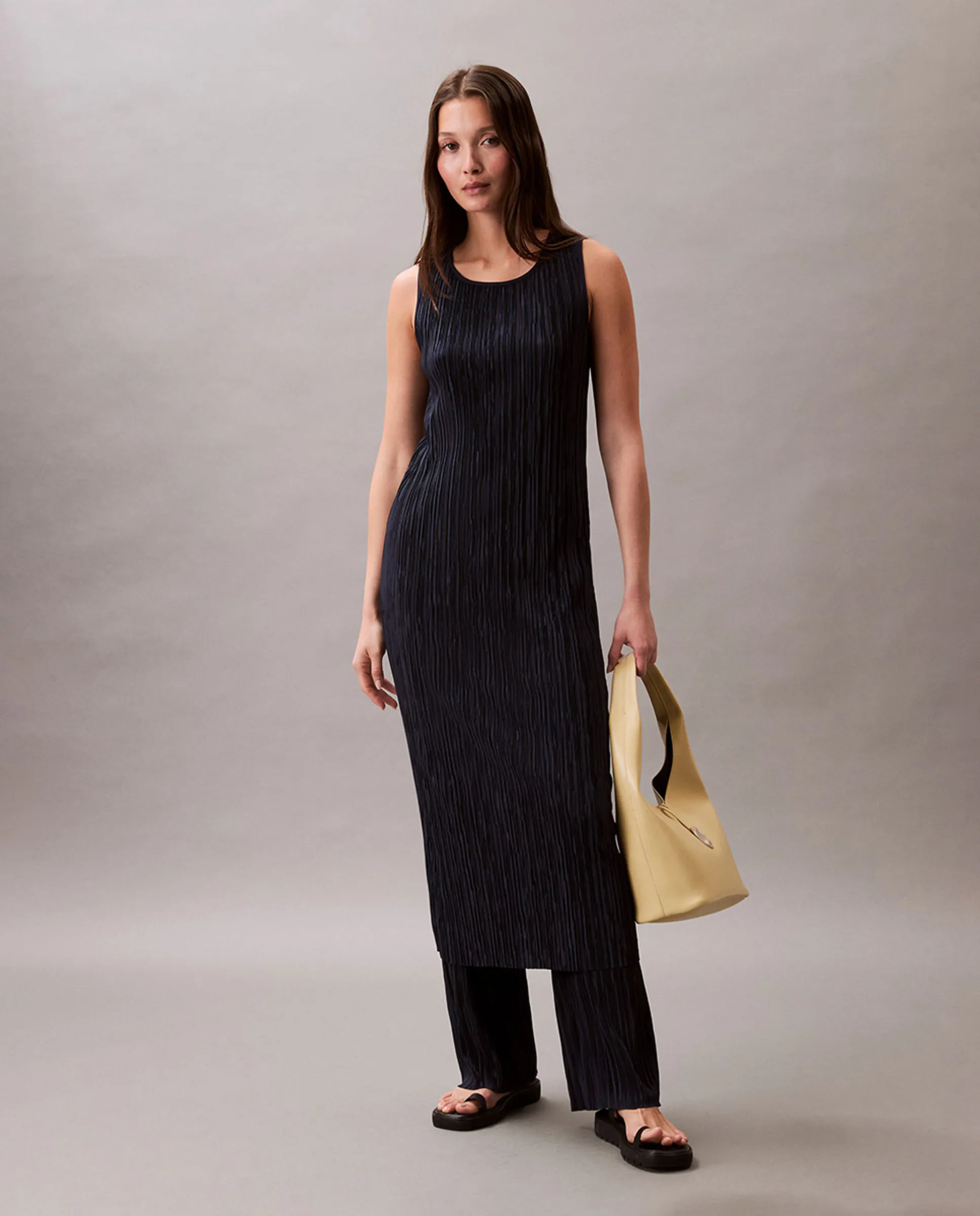 Плиссированное платье миди Calvin Klein, темно-синий
Плиссированное платье миди Calvin Klein, темно-синий